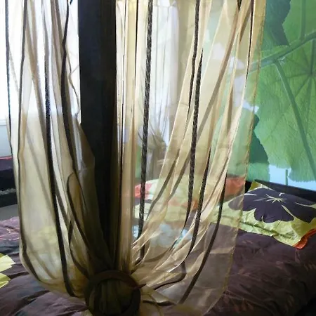 Sleeps 4 Wifi Apartment *